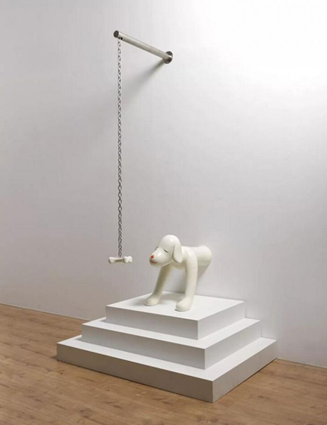 奈良美智（日本，1959年生） 《I Think, Therefore I Am... A Dog》 压克力 漆 玻璃纤维 木 钢 雕塑 整体尺寸可变 小狗雕塑︰52 x 38 x 64 cm. 
