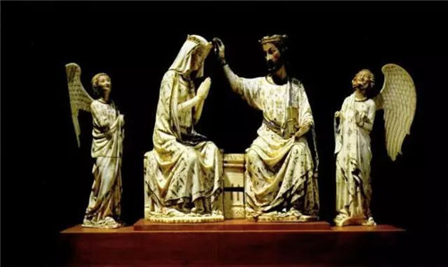   阿道夫·卡尔·冯·罗斯柴尔德1901年捐赠给卢浮宫的作品之一，13世纪末多彩象牙雕刻《圣母加冕》
