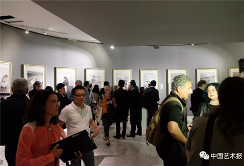  当地时间5月10日晚，由中国美术家协会主办的“艺术与和平——中国当代美术作品展”在希腊第二大城市塞萨洛尼基市马其顿当代艺术博物馆开幕。图为展览现场 丁薇  张雪  摄