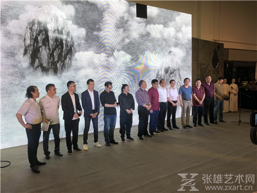 24日晚，艺术西湖·国际水墨艺术博览会在杭州和平国际会展中心启幕