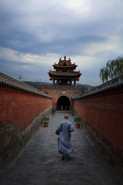 山雨中的寺庙，镜头之下的古建