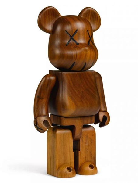 KAWS 《BWWT 400% Be@rbrick》  木 2005年作 27.5 (高) x 14 x 7 公分 估价  40,000－ 60,000港元