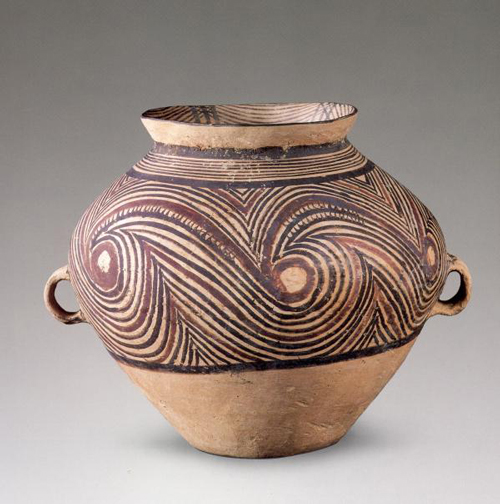 旋涡纹彩陶罐 马家窑文化半山类型(距今4500年前) 甘肃博物馆藏