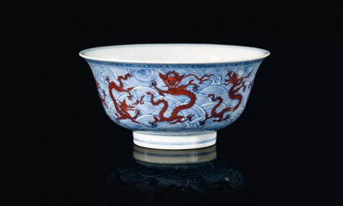 清康熙 青花矾红九龙纹碗双圈 六字楷书款 直径 18.7 cm. 估价：欧元 40,000 - 60,000