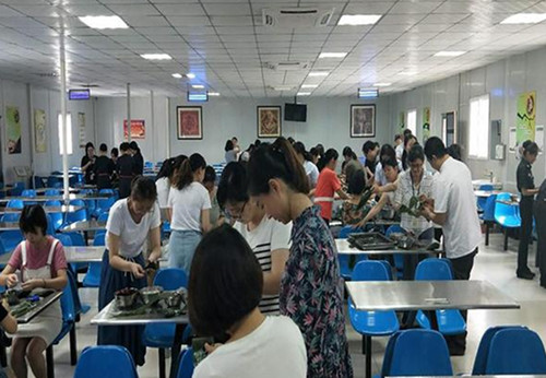 陕西历史博物馆喜迎端午，举办包粽子活动