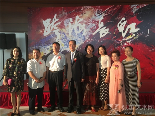 “跨海长虹——陈许港珠澳大桥主题油画展”在澳门开幕 
