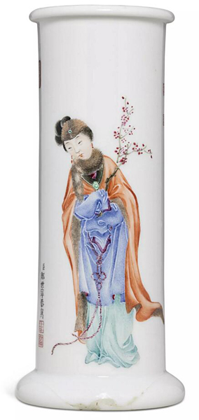 民国  粉彩执梅仕女诗文瓶 高 13.7 cm. 估价：美元 2,000 - 3,000