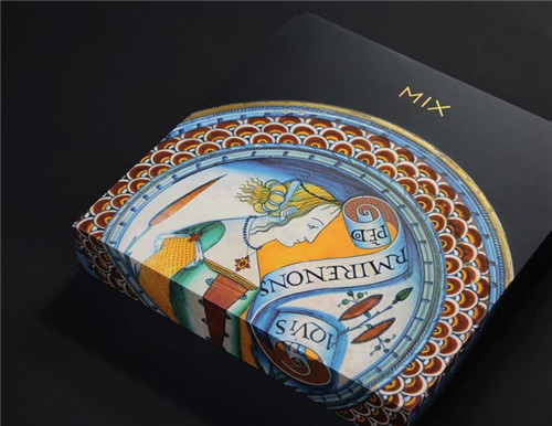   图为大英博物馆以掷铁饼者为IP开发的旅行箱成“网红”箱包。（图片来源：中新社）