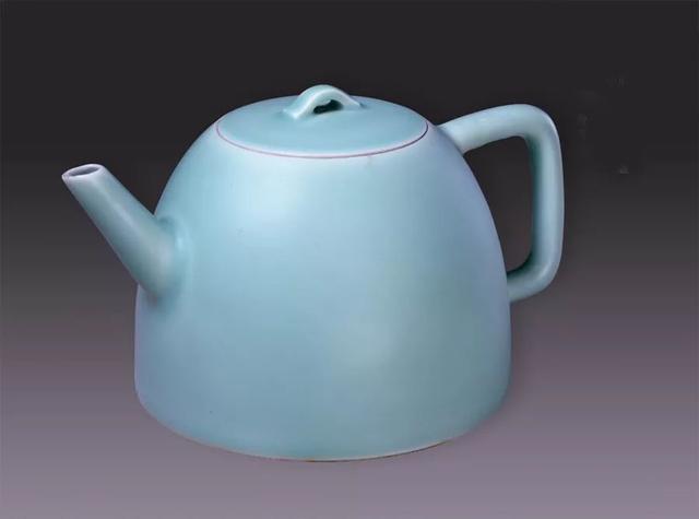  清雍正 粉青釉茶壶