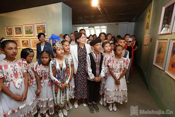 “童心共筑中国梦” 新疆儿童绘画作品展在京开幕