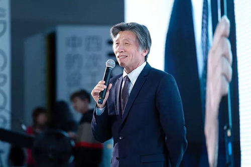 而艺术,讲究灵光一现,千人千面—罗曌青在对话中提问:对艺术